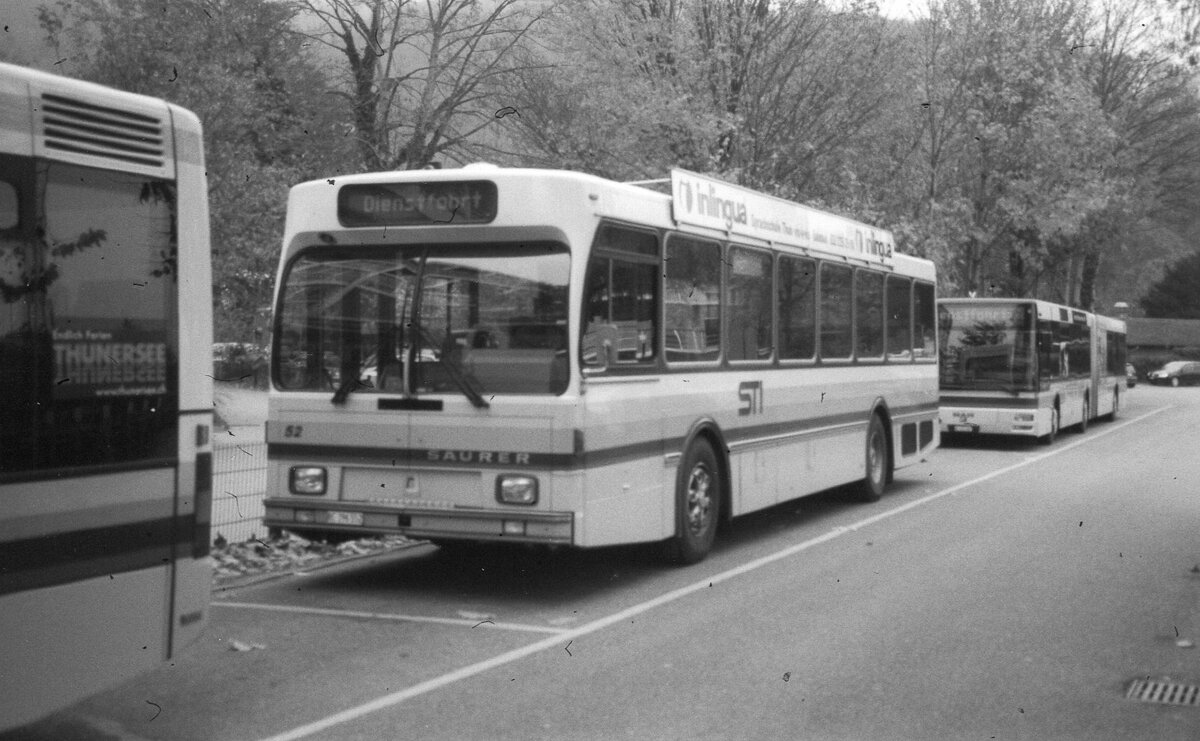 (AG 17) - Aus dem Archiv: STI Thun - Nr. 52/BE 396'552 - Saurer/R&J am 14. November 2005 bei der Schiffl�ndte Thun