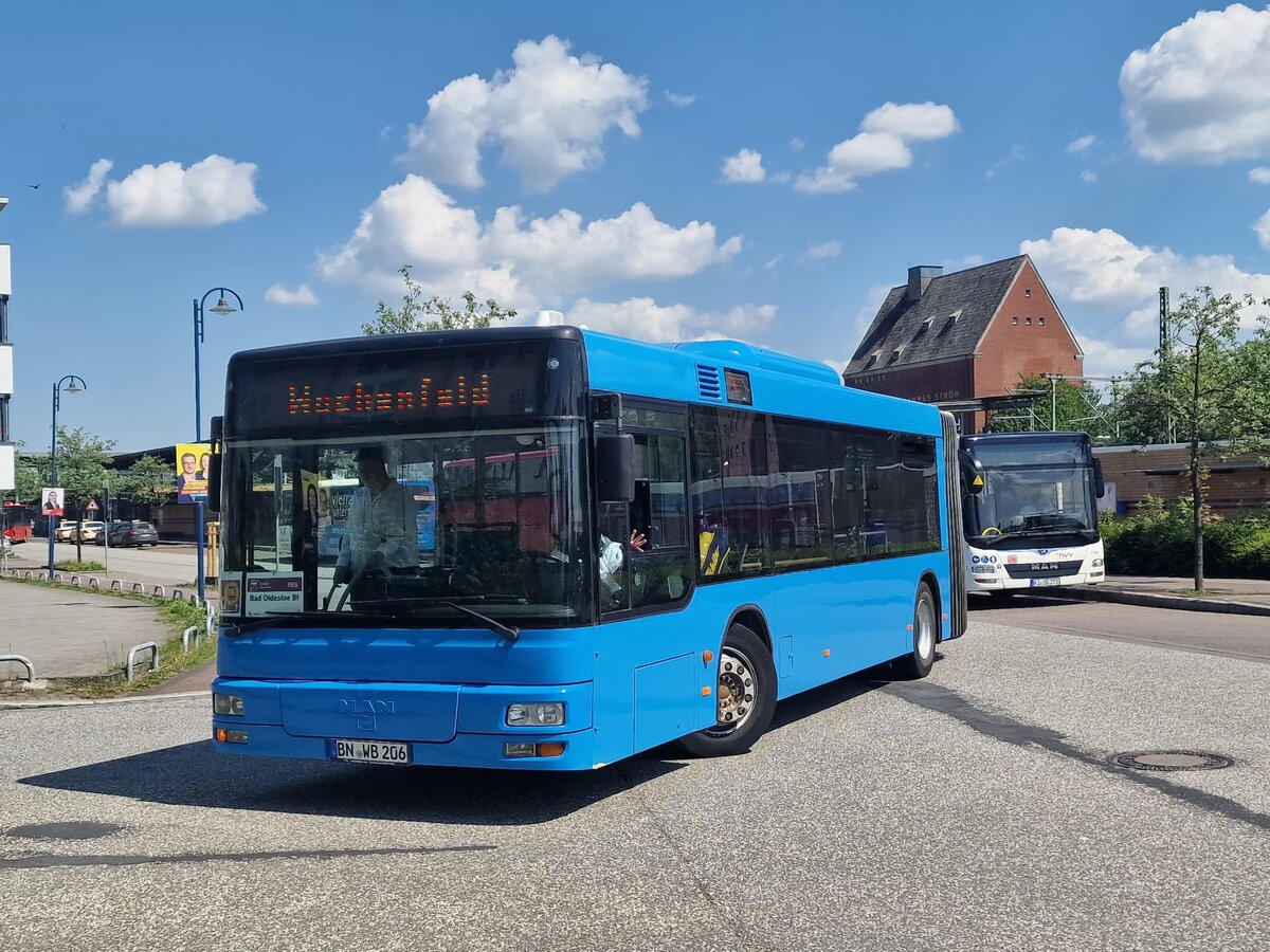 BN-WB 206 (ex. MVG 5272) von Wachenfeld als RE8 SEV nach L�beck Hbf an der Haltestelle Bad Oldesloe ZOB. 13.Mai 2023