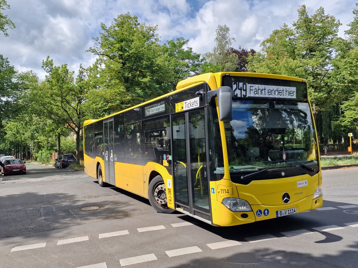 BVG 1114 (B-V 1114) als 249 nach Fahrt endet Hier am Berlin, Roseneck. 2.August 2023