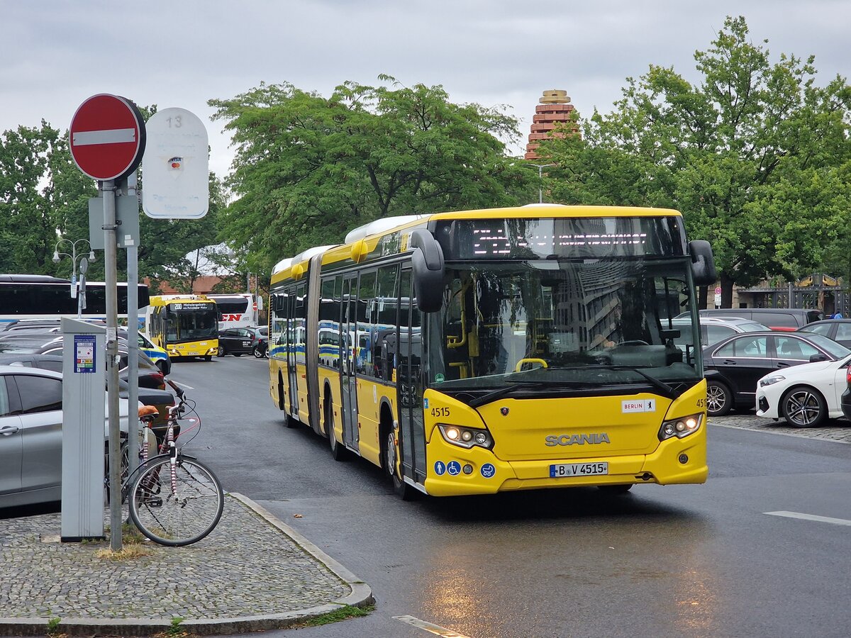 BVG 4515 (B-V 4515) als 245 nach S+U Hauptbahnhof am U/S Zoologischer Garten. 2.August 2023
