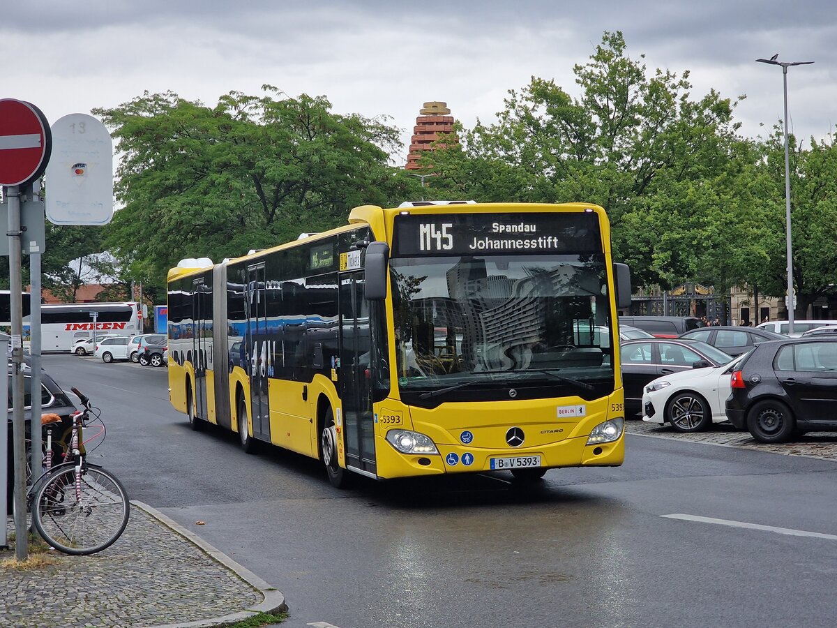 BVG 5393 (B-V 5393) als M45 nach Spandau Johannesstift am U/S Zoologischer Garten. 2.August 2023
