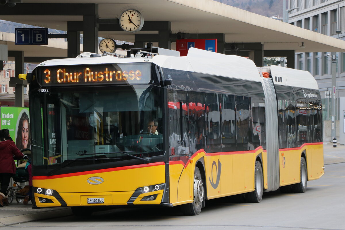 D�nser, Trimmis - GR 101'856/PID 11'882 - eSolaris am 15. Januar 2025 beim Bahnhof Chur (Aufnahme: Martin Beyer)