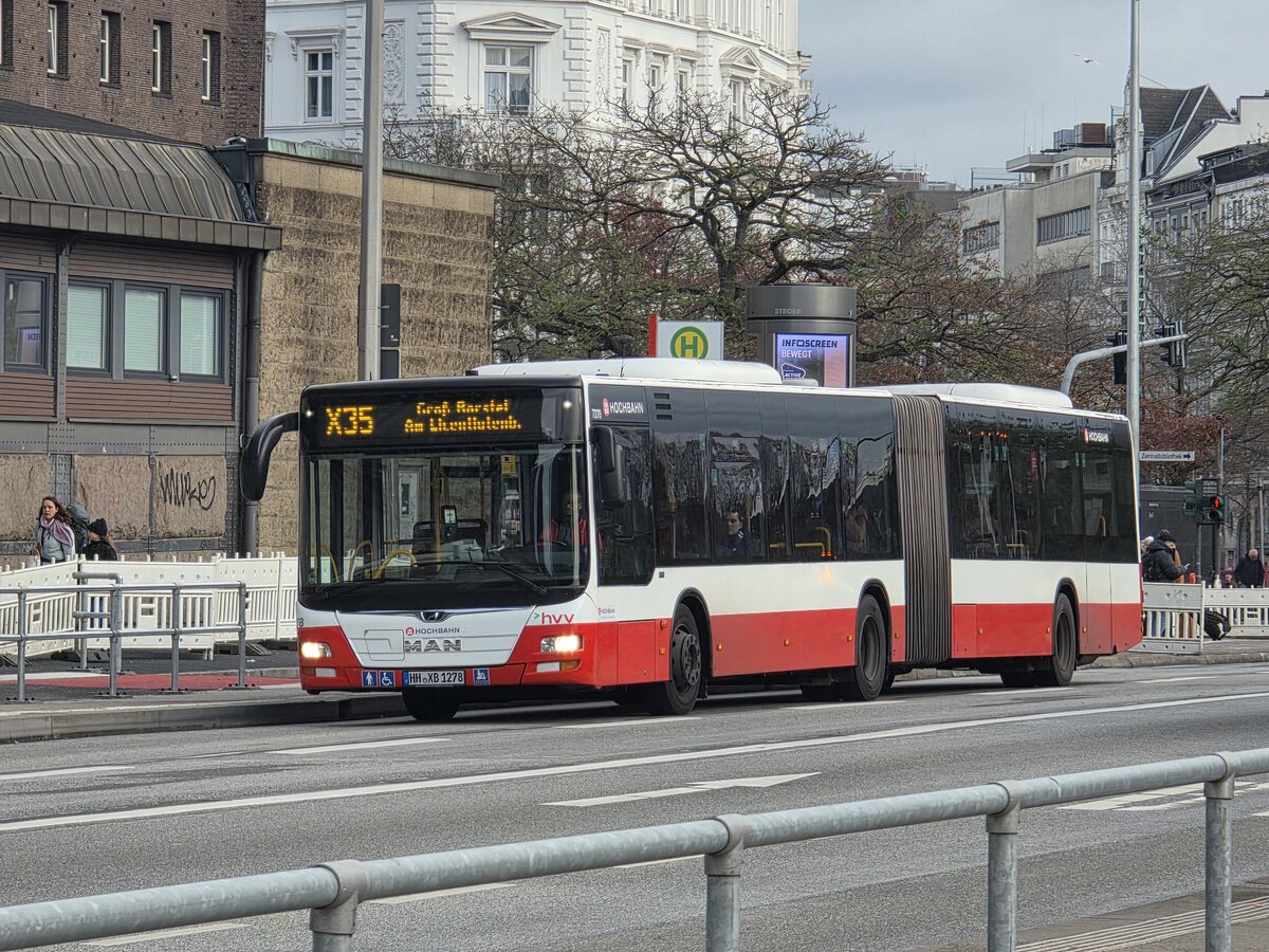 HHA 7278 (HH-XB 1278) auf der X35 nach Groß Borstel, Am Licentiatenberg an der Haltestelle Hauptbahnhof/Steintordamm. 30.November 2025