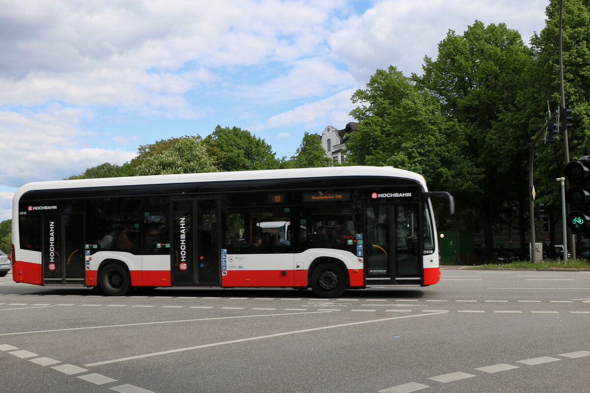 HHA Hamburg - Nr. 2418/HH-XB 2418 - eMercedes am 8. Mai 2025 in Hamburg, Mundsburger Damm (Aufnahme: Martin Beyer)