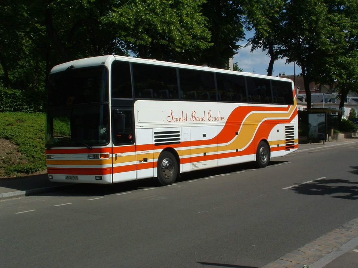 J200 EOS
1992 LAG EOS200
LAG C53F
The first LAG EOS200 for the Unite Kingdom, shown at Kortrijk Motor Show in 1992, on the Van Hool stand (just after Van Hool took over LAG).
Seen here on 15th May 2003 in Chartres, France, whilst operating a private tour.