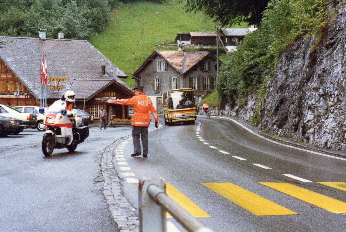 (MD010) - Aus dem Archiv: Schweizer Armee - M+79'558 - Dr�gm�ller (ex Funi-Car, Biel) am 13. September 1989 auf dem Br�nigpass