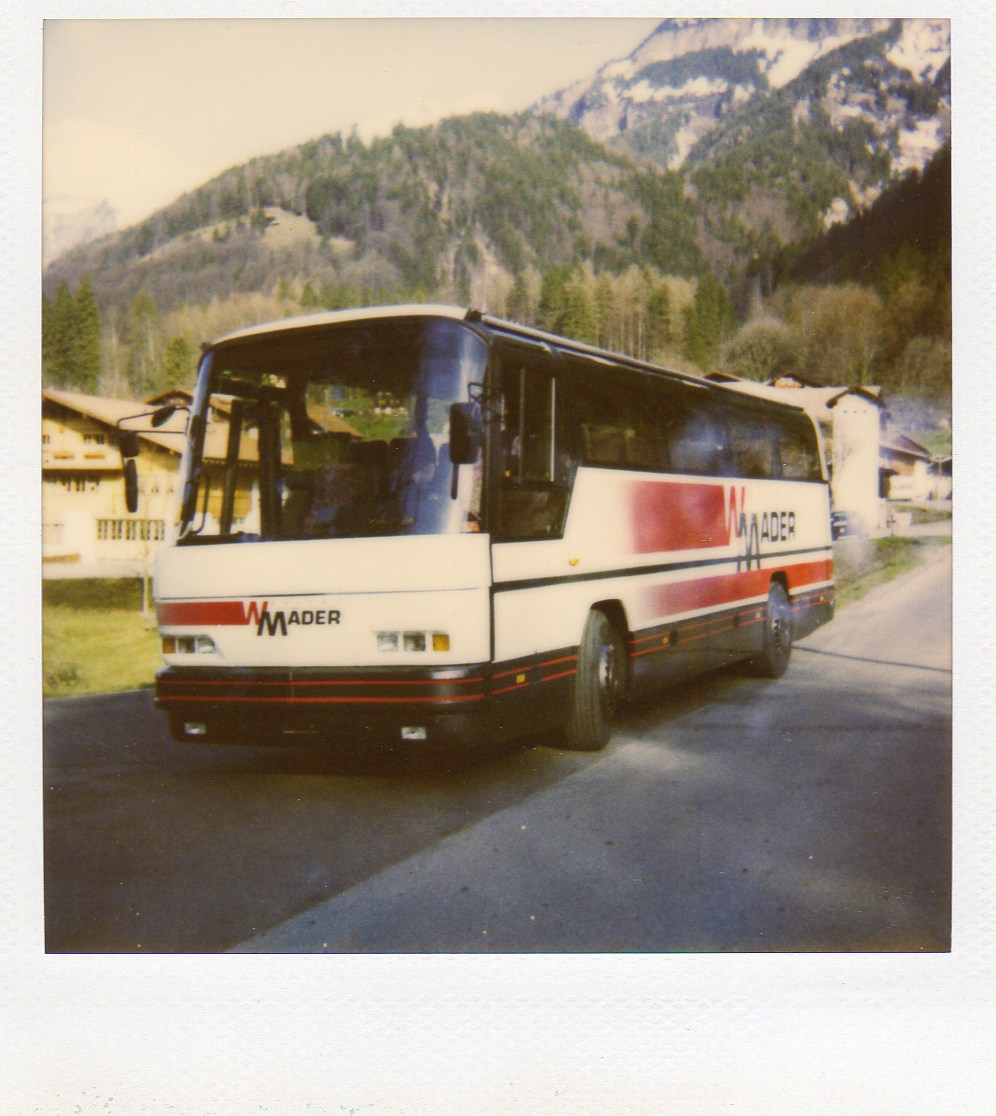 (MD121) - Aus dem Archiv: M�der, Schwanden - Neoplan um 1985 in Schwanden