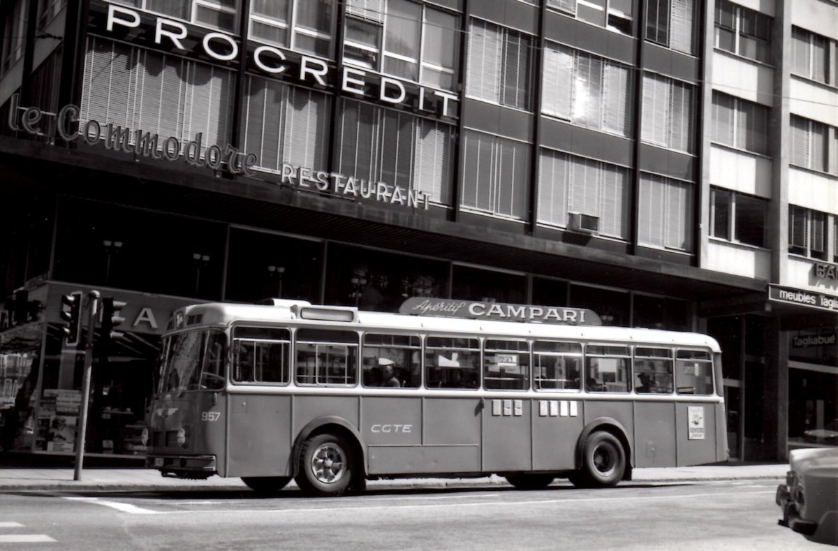 (MD261) - Aus dem Archiv: TPG Gen�ve - Nr. 957/GE 96'152 - Saurer um 1975 in Gen�ve
