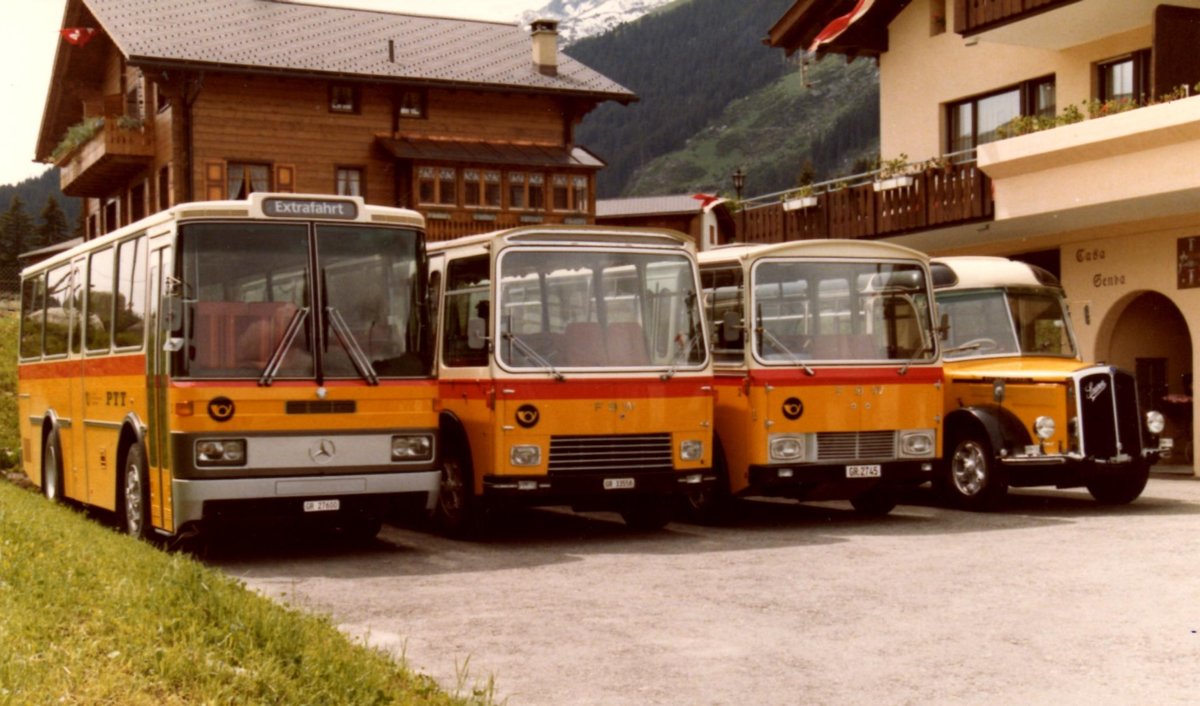 (MD307) - Aus dem Archiv: Bearth, Brigels - Nr. 3/GR 27'600 - Mercedes/Lauber + Nr. 4/GR 33'558 - FBW/Gangloff (ex P 24'176) + Nr. 2/GR 2745 - FBW/T�scher + Nr. 1 - Saurer/Krapf (ex P 22'060; ex Tscharner, Thusis) im Jahr 1984 in Brigels