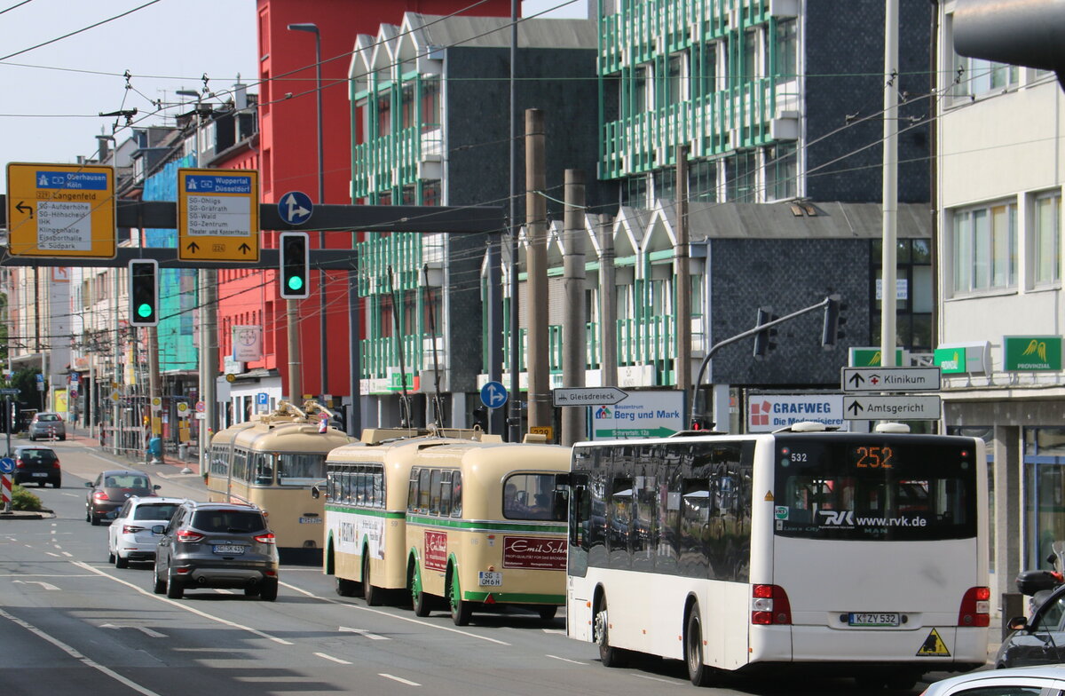 SWS Solingen - Nr. 59/SG-OM 59H - Uerdingen/Henschel Trolleybus + SG-OM 6H - Orion Personenanh�nger + RVK K�ln - Nr. 532/K-ZY 532 - MAN am 18. Juni 2022 in Solingen (Aufnahme: Martin Beyer)