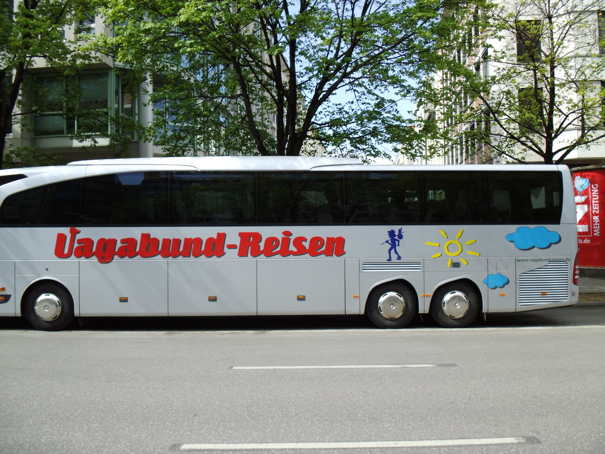 Vagabund-Reisen, Flensburg - Mercedes Benz Travego L am 9. April 2014 in M�nchen (Aufnahme: Martin Beyer)