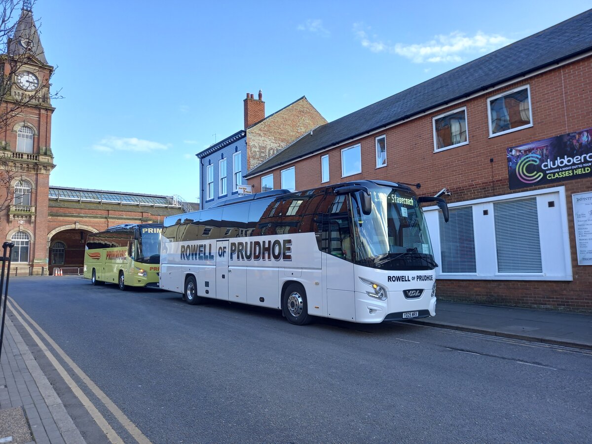 YD25 WRX (Rowell) & TSV 897 (YD19 GPV) (Primrose)
2025 & 2019 VDL Futura II
Operating Rail Replacement between York and Newcastle upon Tyne.
Photographed in Darlington, County Durham, on Saturday 15th March 2025.