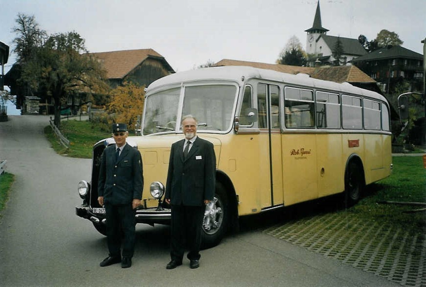 (072'412) - Aus dem Archiv: Burri, Teuffenthal - BE 26'725 - Saurer/R&J am 31. Oktober 2025 in Buchen, Schulhaus