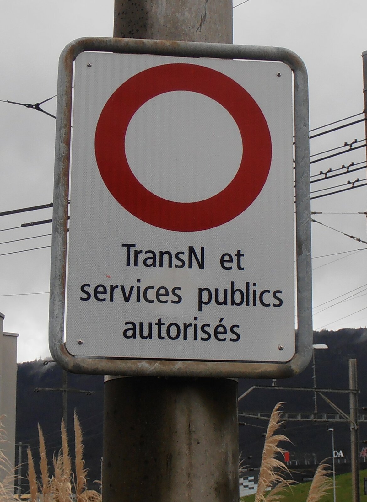 (257'556) - TransN et services publics autoris�s am 11. Dezember 2023 beim Bahnhof Marin-�pagnier 