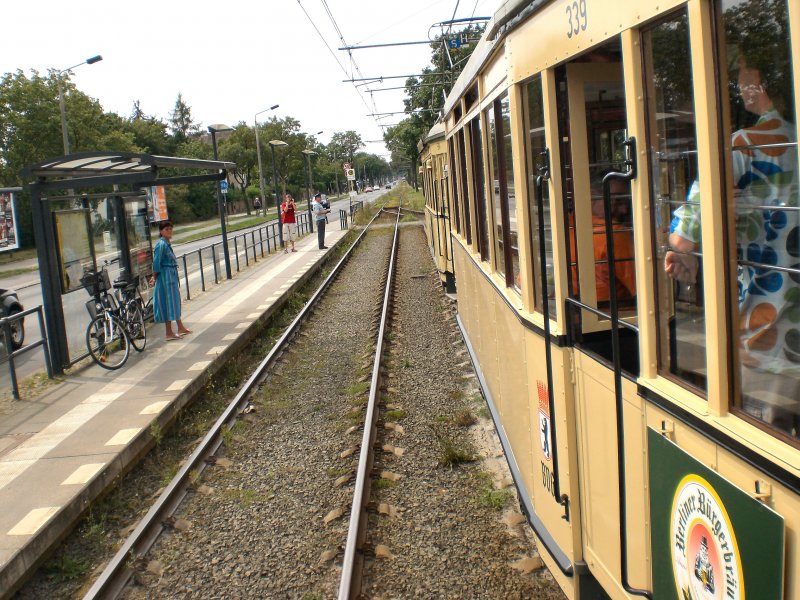 Ausweichstelle unfd Haltestelle an der eingleisigen Strecke nach Mahlsdorf, Berlin 9. 8. 2009