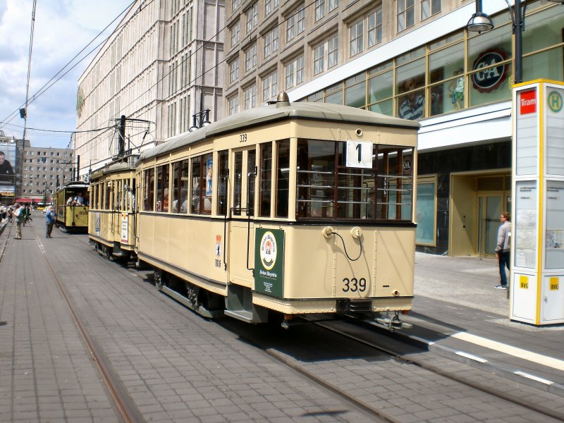 Beiwagen B24 hinter Tw 5984 am Alexanderplatz, Juli 2009