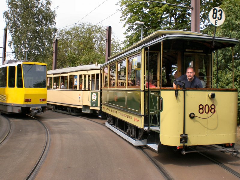 Blick auf die beiden Beiwagen des Tw 5984, Schleife Mahlsdorf am 9.8.2009