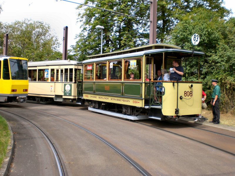 Blick auf die Beiwagen des T24 in der Schleife Mahlsdorf, Berlin 9. August 2009