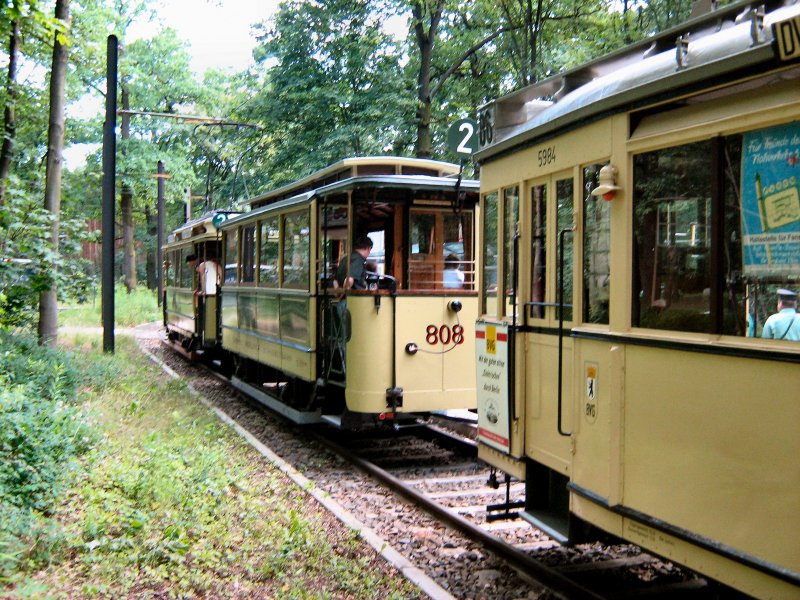 Blick zum hist. Wagenzug mit Beiwagen 808 in der Schleife Mahlsdorf S�d, Themenfahrt Sommer 2007