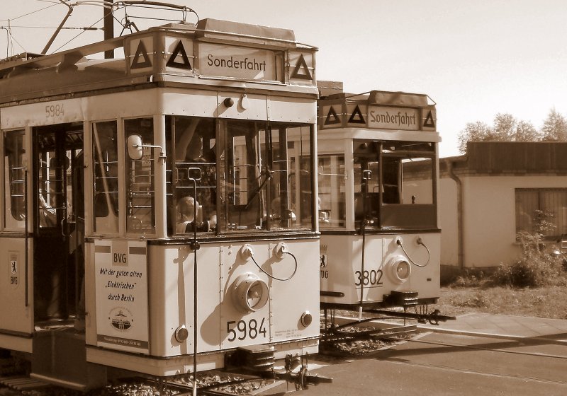 Hist. Strassenbahnen 5984 und 3802 in Falkenberg, Berlin 2007
