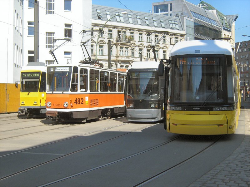 Hist. TATRA-Zug und neue Fahrzeuge, Hackscher Markt 19.4.2009