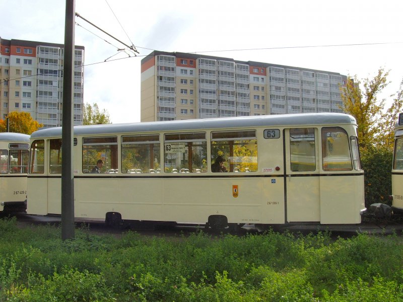 REKO-Beiwagen in Hohensch�nhausen, Zingster Strasse, Berlin Oktober 2009
