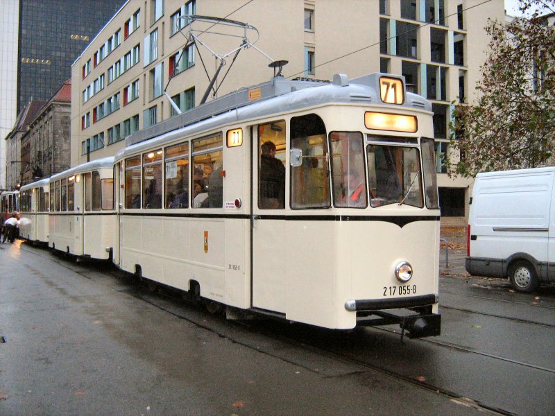 REKO-Zug in der hereinbrechenden D�mmerung in der Schleife Am Kupfergraben, Berlin-Mitte November 2007