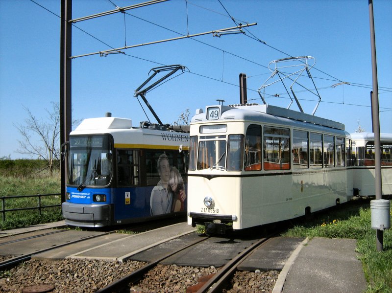 REKO-Zug und Niederflurbahn in Frz. Buchholz, April 2009