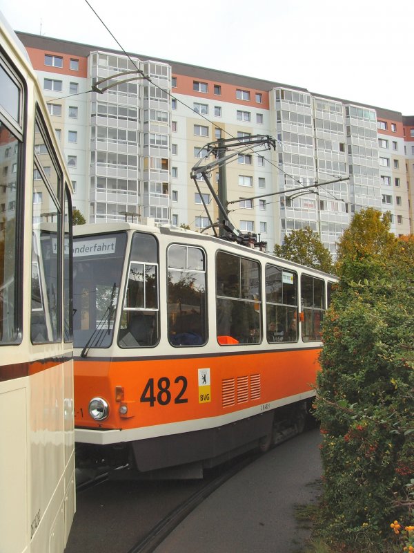 Schleife Hohensch�nhausen Zingster Strasse, Blickt zum KT4D Tw 482, Berlin Oktober 2009