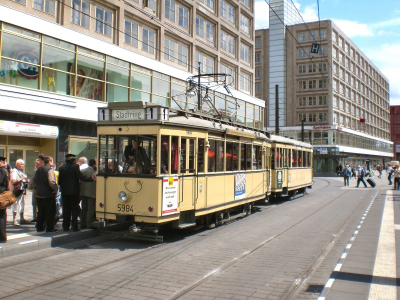 T24-Tw mit Beiwagen an der Hst. Linie M2 Alexanderplatz - Juli 2009