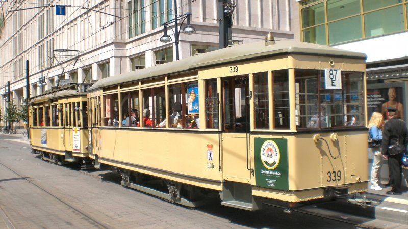 T24/B24-Zug am Alexanderplatz, berlin Juni 2009