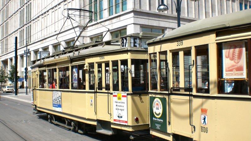T24/B24-Zug am Alexanderplatz, Berlin Juni 2009