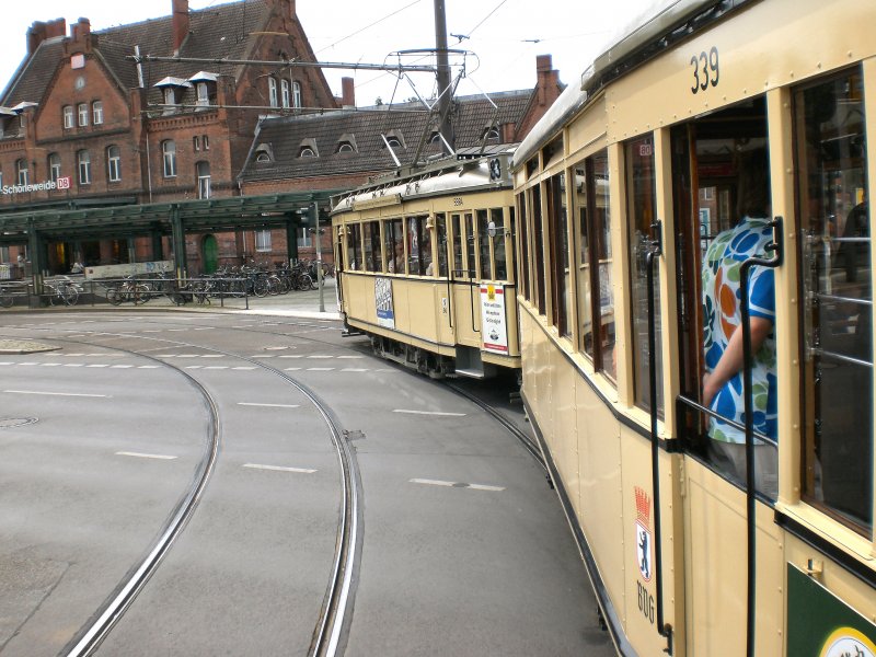 T24/B24-Zug am Bhf Sch�neweide, fotografiert aus dem 2. Beiwagen am 9.8.2009, Berlin