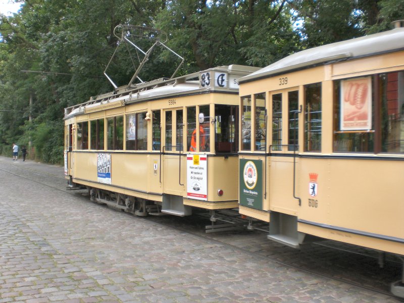T24/B24-Zug an der Abfahrtsstelle in K�penick (Wendeschleife Hirtestrasse), Berlin 9. August 2009