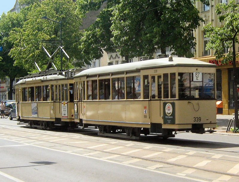 T24/B24-Zug unterwegs in Friedrichshagen, B�lschestrasse - 17.5.2009