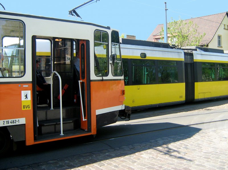 TATRA vor Niederflurbahn, Rosenthal Nord 19.4.2009