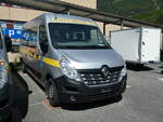 (238'104) - TVB Verbier - Renault am 16. Juli 2022 in Sembrancher, Parkplatz