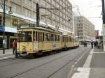 Drei-Wagen-Zug mit Tw 5984 am S-Bhf.