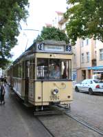 Vor der n�chsten Runde, T24-TW mit seinen beiden Beiwagen in der Schleife Hirtestrassebeim S-Bhf K�penick, 8.8.2009 Berlin