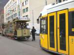 Tw 10 hinter Niederflurwagen in der Schleife Kupfergraben, Berlin-Mitte Juli 2009