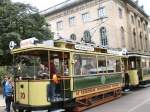 Tw 10 in der Schleife am Kupfergraben, im August 2009 leider au�er gefecht gesetzt, hier der Beiwagen noch stilecht - Berlin Juli 2009