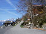 (273'798) - PostAuto-Haltestellen am 10. April 2025 in Beatenberg, Lood