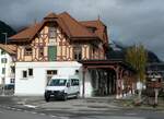 (256'664) - BLS Bern - Nr. 10/BE 635'321 - VW am 3. November 2023 in Frutigen, Alter Bahnhof