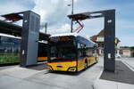 (287'524) - PostAuto Bern - BE 610'544/PID 12^279 - eSolaris am 31. Mai 2026 beim Bahnhof Spiez