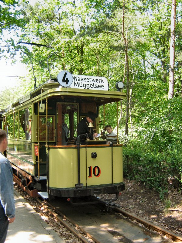 Tw 10 als Linie 4 zum Wasserwerk M�gelsee in Rahnsdorf (Waldschenke), 10. 5. 2009