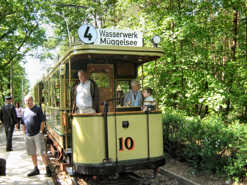 Tw 10 mit H�nger  an der Endstelle Rahnsdorf - 10.5.2009