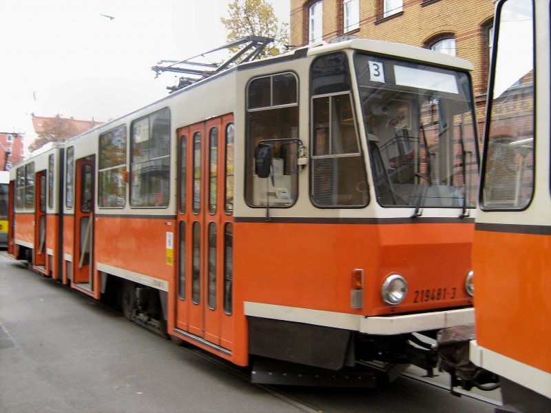 Tw 481 in der Schleife Schwarzkopffstrasse, 9.11.2008 Berlin