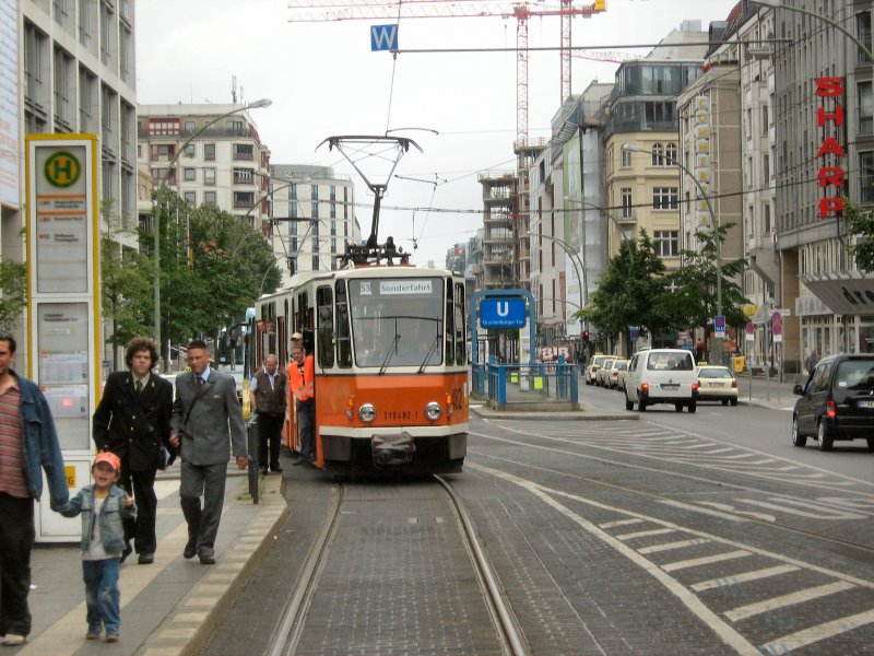 Tw 482 am U-Bhf. Oranienburger Tor, Berlin Sommer 2008